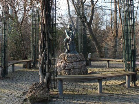 Bronze-Statue „Knabe mit Tintenfisch“ (Archivbild) (Bild: Bezirksamt Tempelhof-Schöneberg)
