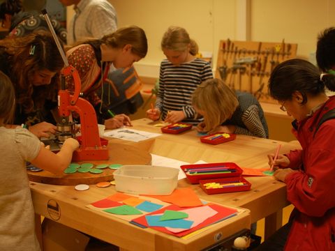 Junge Künstler in der Jugendkunstschule