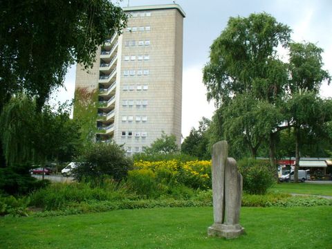 Goebelplatz und Hochhaus am Schneppenhorstweg, Foto: KHMM