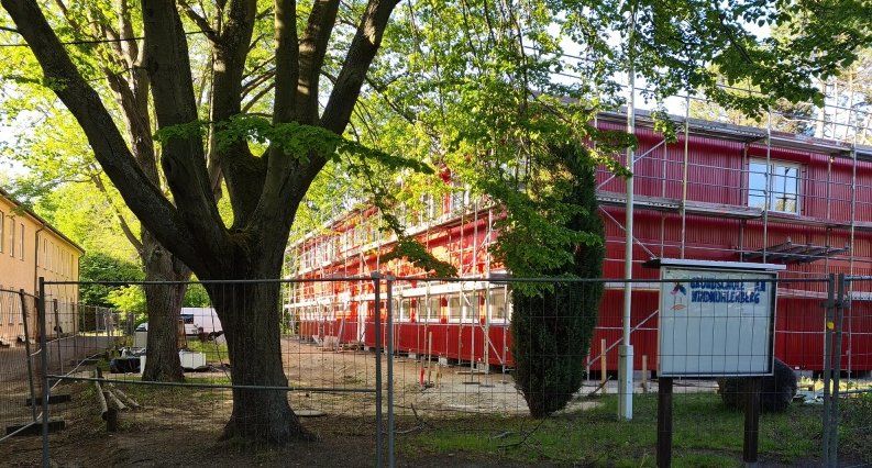 Neuer Schulraumcontainer für die Grundschule am Windmühlenberg