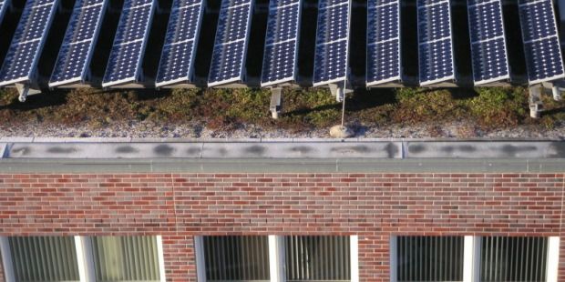 Dach mit Photovoltaik