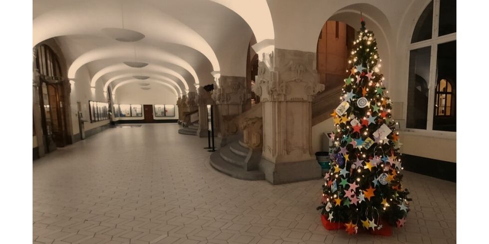 Wunschbaum im Foyer des Rathauses 2024