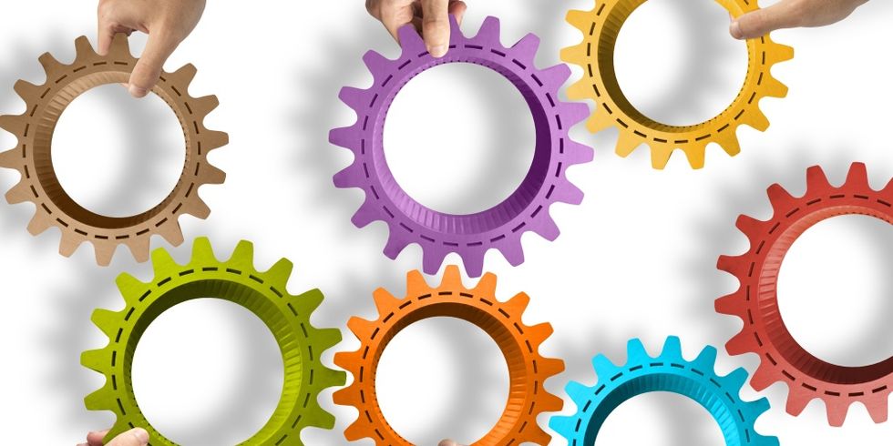 Hände und Zahnräder