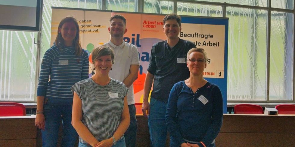 Rund 40 Fachkräfte, Multiplikatoren*innen und Beschäftigte der Verwaltung folgten der Einladung des Bezirksamts Friedrichshain-Kreuzberg