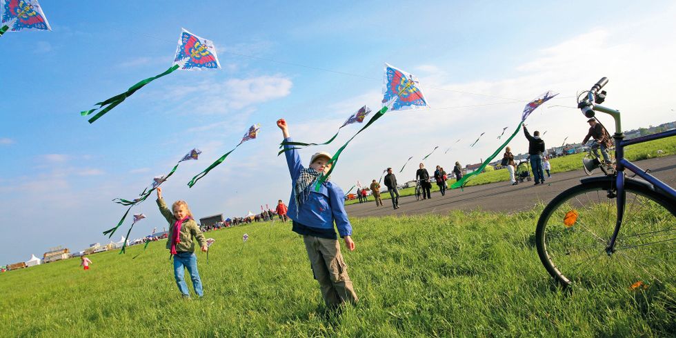 Drachensteigen auf dem Tempelhofer Feld