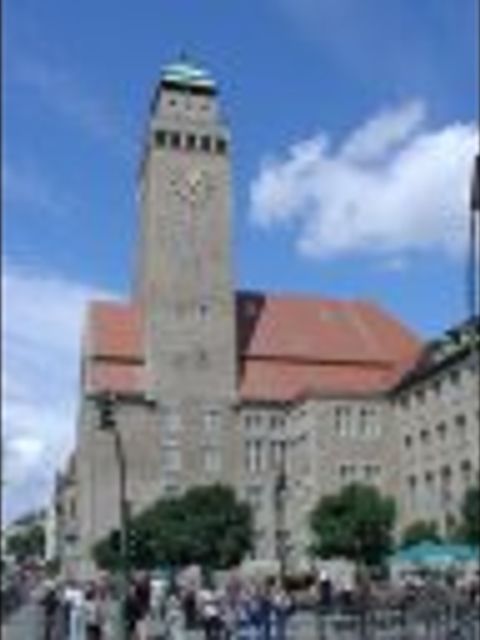 Außenansicht des Rathauses Neukölln