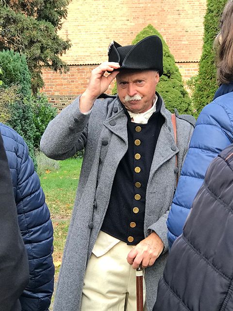 Stefan Hückler in der historischen Kleidung des Ortsvorstehers um 1860