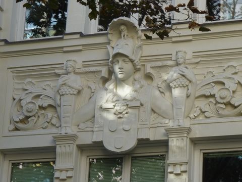 Fassadenschmuck an der Villa Herter, Uhlandstr. 6, 4.9.2012