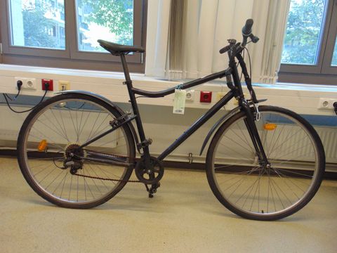 Schwarzes Herrenfahrrad