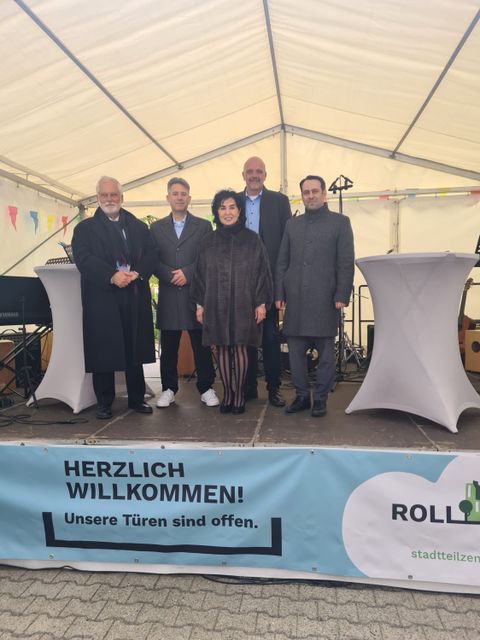Die Botschaft der Redner ist klar: Herzlich willkommen! (Bild: BA Rdf)