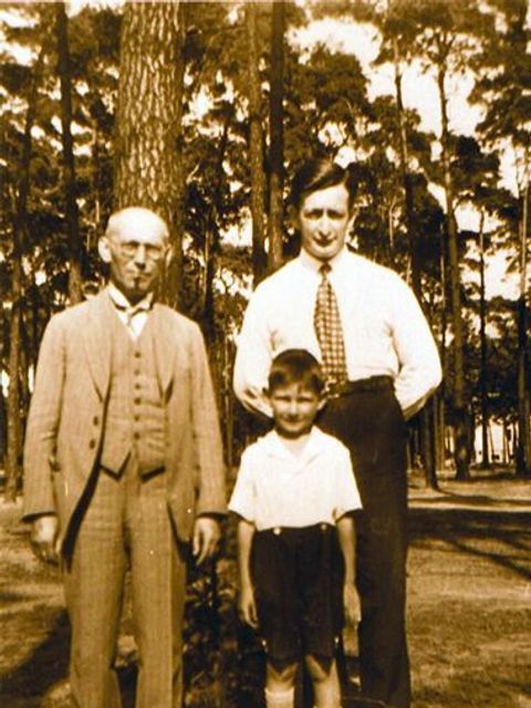 Prof. Nellhaus, Alex und Hans Radziejewski 1930 (Bild: Fotos von Rudi Leavor, einem Freund von Hans Radziejewski, Erwine war Rudis jüngere Schwester)