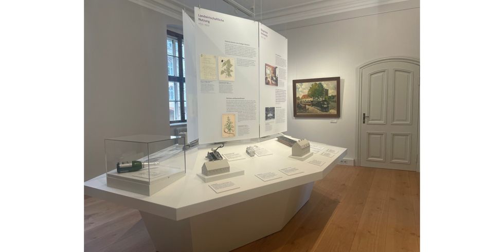 Dauerausstellung "Von Maulbeerbaum bis Moderne – Das Schoeler Schlösschen in Wilmersdorf"