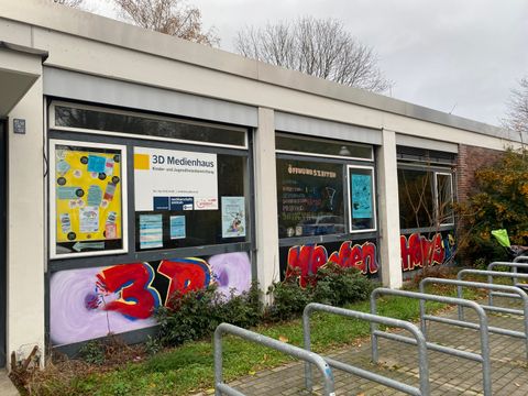 Die Fassade vom 3D Medienhaus ist zu sehen.