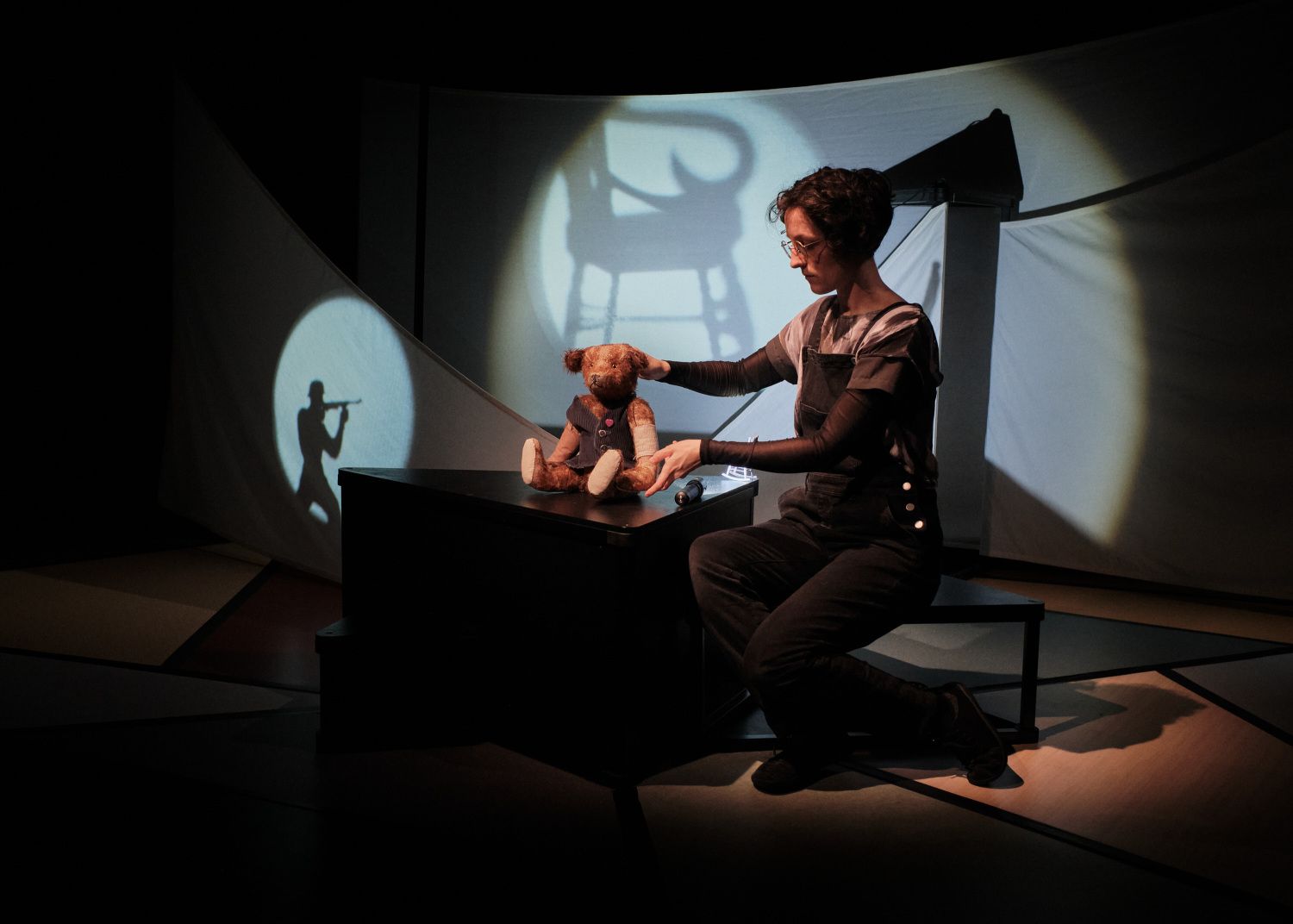 Steiffteddy "Bär" auf der Bühne der Schaubude