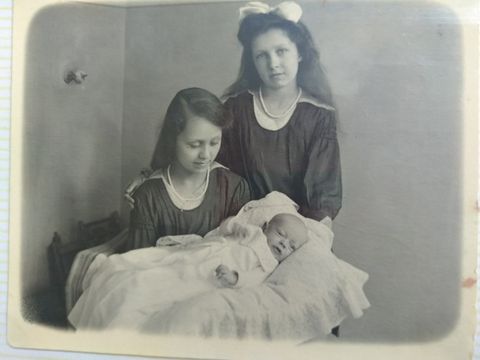 Ilse und Dodo mit Erich (Bild: Familienbesitz)