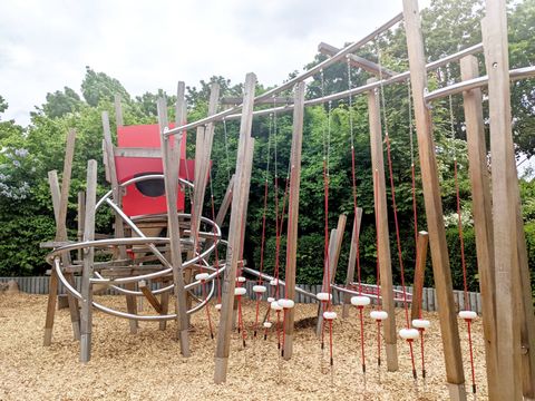 Wirbelsturmelement der Spiellandschaft am Windschutzstreifen