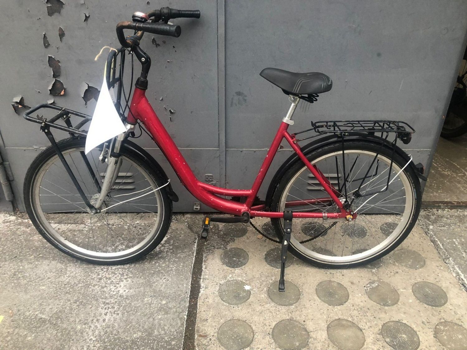 Rotes Damenfahrrad