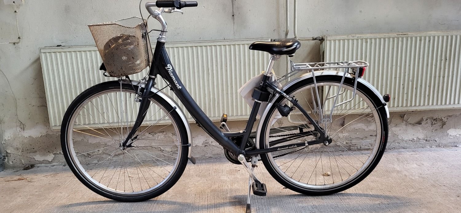 Schwarzes Damenfahrrad