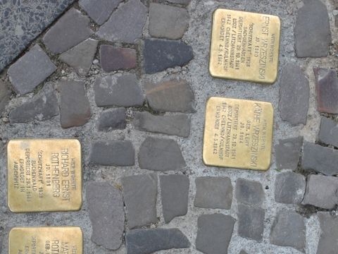 Stolpersteine (Bild: BA-CW, Beck und Köhler)