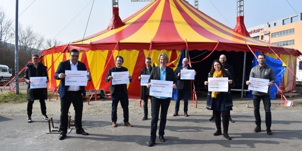 Bezirksbürgermeister Michael Grunst mit KampagnenbotschafterInnen