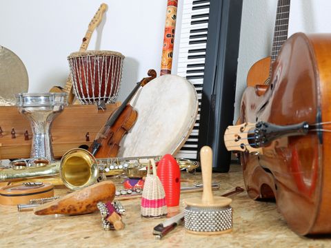 Viele_Musikinstrumente
