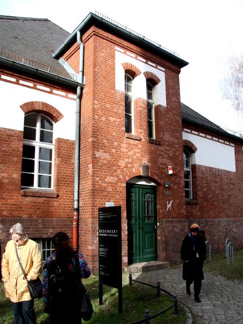 Der Eingang zum Gedenk- und Ausstellungsort SA Gefängnis