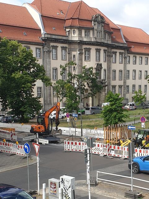 2026-06-16-bauarbeiten-fuer-neuen-fussgaengerueberweg-_-ba-lichtenberg.jpg