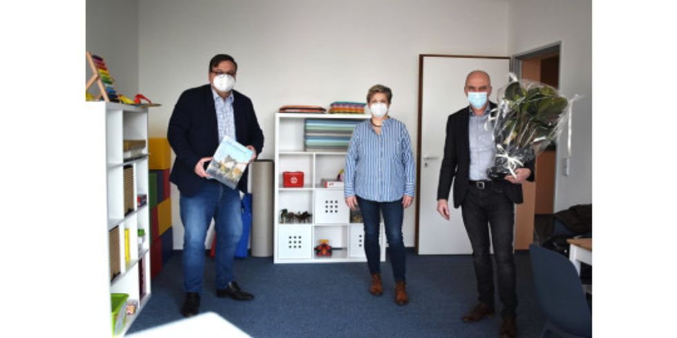 v.r. Rainer Zeddies, EFB-Leiterin Dr. Sabine Schmieder, Bezirksbürgermeister Michael Grunst