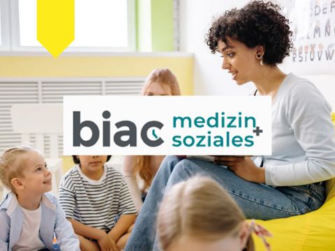 Erzieherhelferin liest Kindern vor, Logo biac