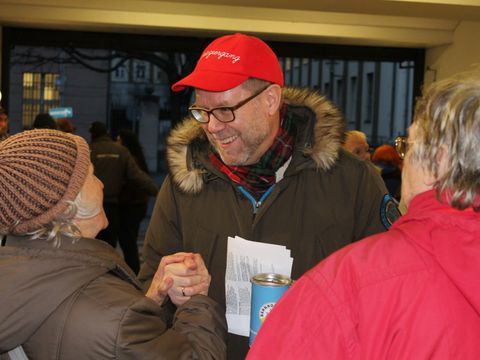 Bezirksbürgermeister Reinhard Naumann in der Bahnhofsmission, 10.01.2015 (Bild: BA Chbg-Wdf, ML)