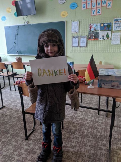 Schüler in Charkiw freuen sich über Weihnachtsgeschenke aus Steglitz-Zehlendorf