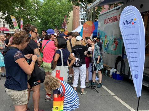 vhs Tempelhof-Schöneberg auf dem Motzstraßenfest 2025