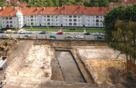 Berlin-Pankow, Galenusstr. 61-63, Graben eines Vogelherdes