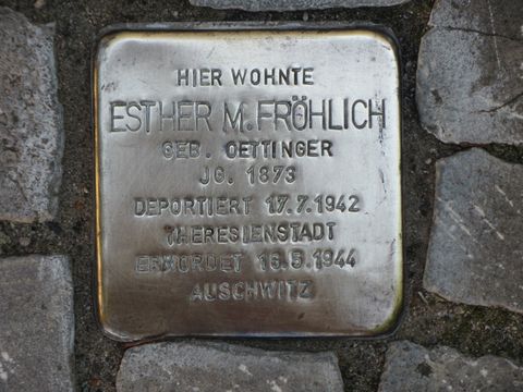 Stolperstein Esther M. Fröhlich, Foto: F. Siebold, Juni 2013