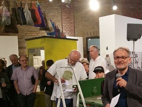 Bernt Roder eröffnet die Ausstellung (Bild: Museum Pankow / Foto: Katrin Klonowski)