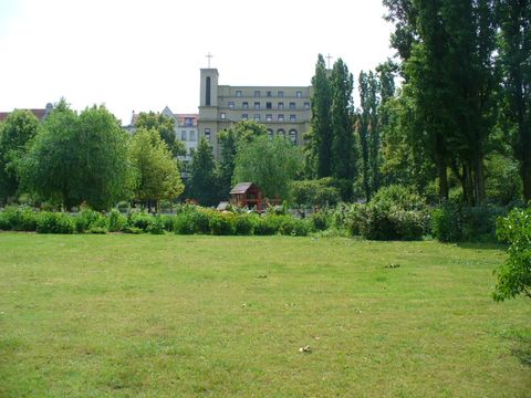 Klausenerplatz mit St. Kamillus, 15.6.2009, Foto: KHMM