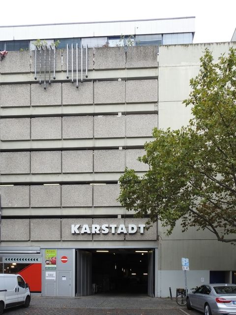 Hauseingang Rankestr. 7 (Bild: Stolperstein-Initiative CW / Hupka)