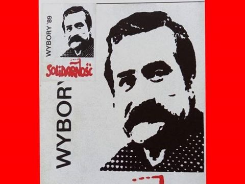 ein Plakat mit zwei Porträts eines Mannes, darunter der Text ‚WYBORY‘ und weitere Schriftzeichen .