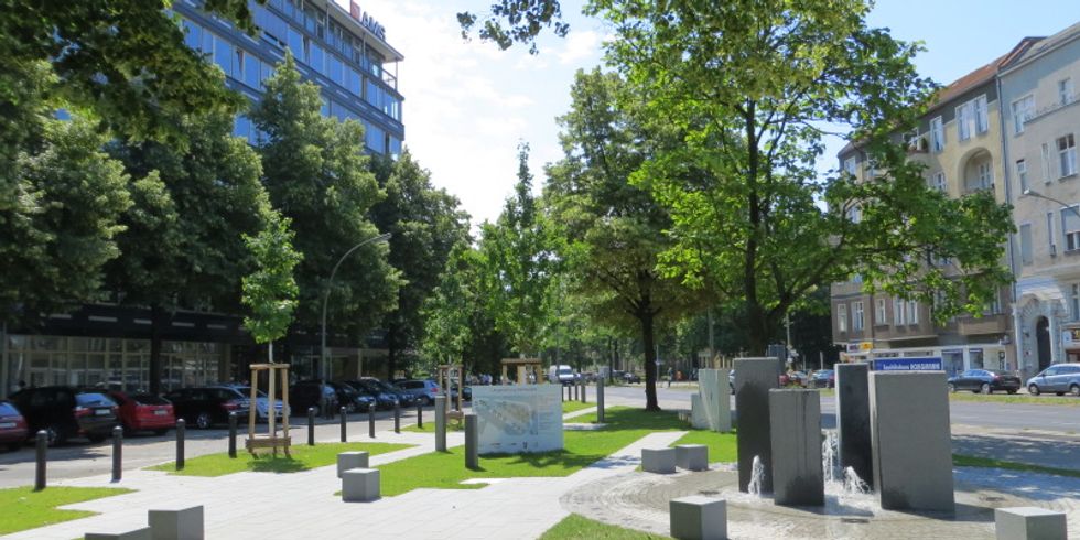 Brunnen auf dem Friedrich-Hollaender-Platz