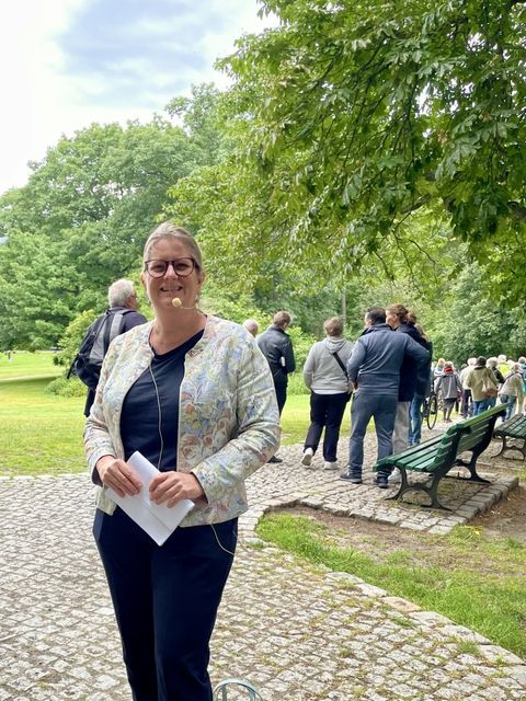 280. Kiezspaziergang: Bezirksstadträtin Heike Schmitt-Schmelz