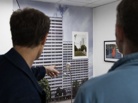 Blick in Ausstellung im studio im Hochhaus zum 50. Jubiläum des Fennpfuhls: 50 Jahre Utopie.