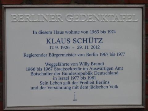 Gedenktafel für Klaus Schütz, 11.12.2014 (Bild: Bezirksamt, KHMM)
