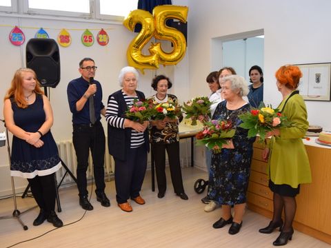 Bezirksbürgermeister Stephan von Dassel gratuliert zum 25. Jubiläum der Begegnungsstätte Spandauer Straße