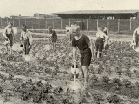 Anfänge der Gartenarbeitsschule in den 1920er Jahren