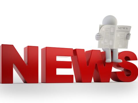 3D kleine-Leute – Person sitzt auf dem Wort News/Neuigkeiten