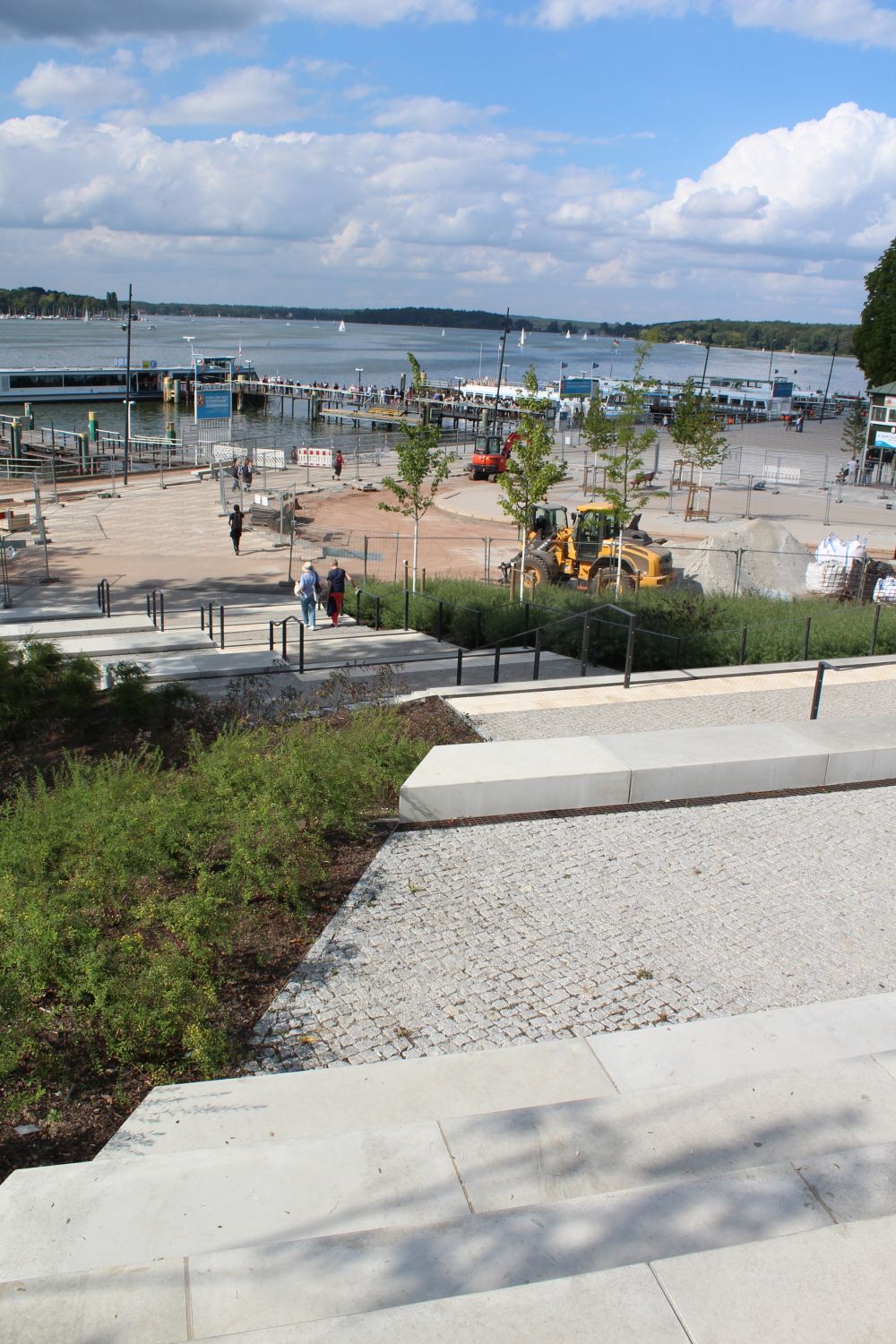 Wie gemacht zum Flanieren: Hafentreppe führt zur Ronnebypromenade hinab