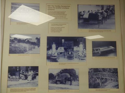 Ausstellung über historische Tuberkulosetherapie im Birmingham Heartlands Hospital (Bild: Miriam Schiller)