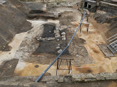 Grabung Molkenmarkt 2022, Oberfläche der Holzkonstruktion (Bild: Landesdenkmalamt Berlin, Anna Schimmitat)