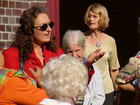 Bezirksbürgermeisterin Monika Thiemen beim Start am Bahnhof Messe Süd am 8.10.2005, Foto: KHMM