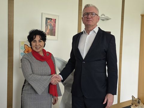 Hand drauf! Wir arbeiten an der Städtepartnerschaft. Reinickendorfer Bezirksbürgermeisterin Emine Demirbüken-Wegner mit dem Poznańer Stadtpräsidenten Jacek Jaśkowiak